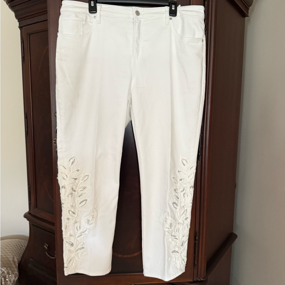 Chico's White Straight Leg Jeans with Embroidery